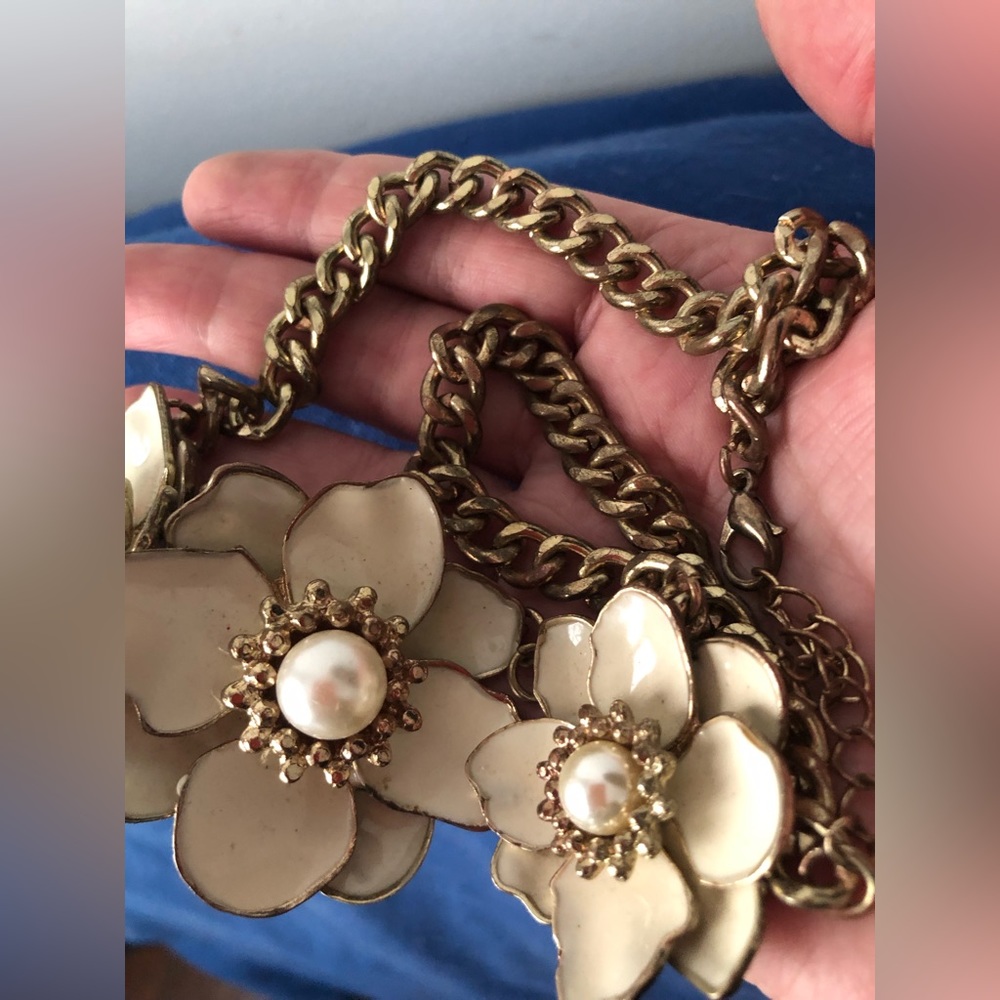 Vintaged Statement Necklace Enamel Flowers Gold tone Cuban chunky chain - Picture 9 of 12